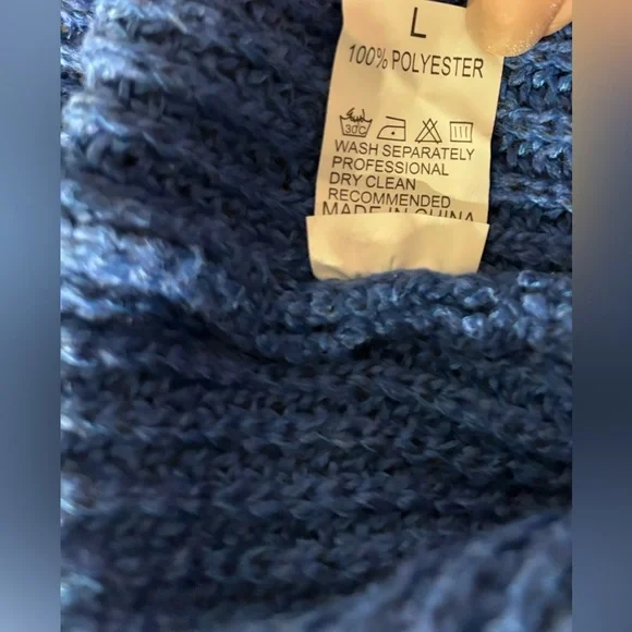 Blue Winter Crochet Sweater size Large. - Picture 5 of 6